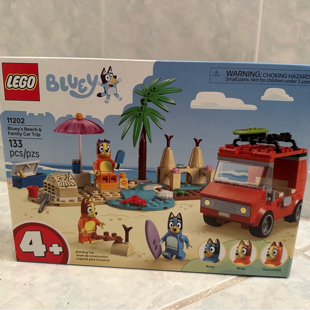Sealed Lego Bluey's Beach & Family Car Trip Set 11202
